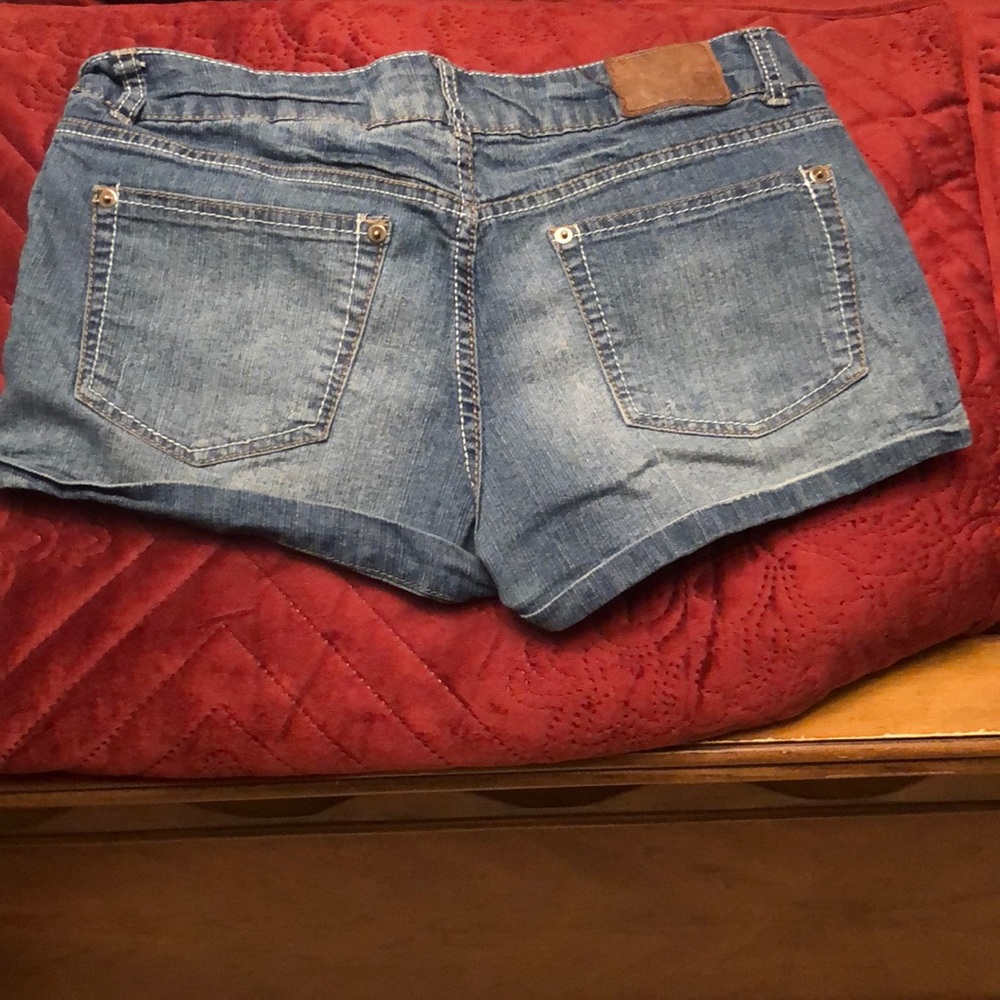 Shorts - Picture 3 of 8